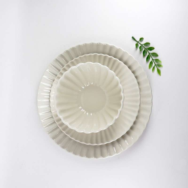 Ivory‑White Glazed Stoneware Set with Ruffled Textures (6)